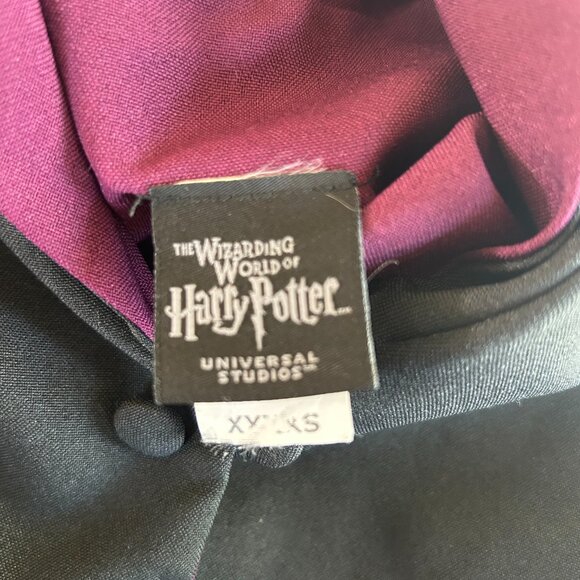 Harry Potter Gryffindor Robe - Picture 4 of 6